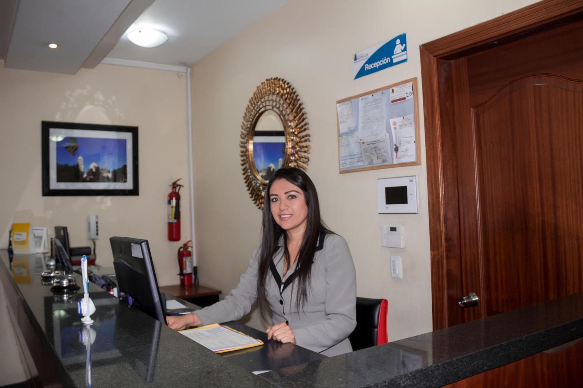 Hotel Novalux Ambato Buitenkant foto